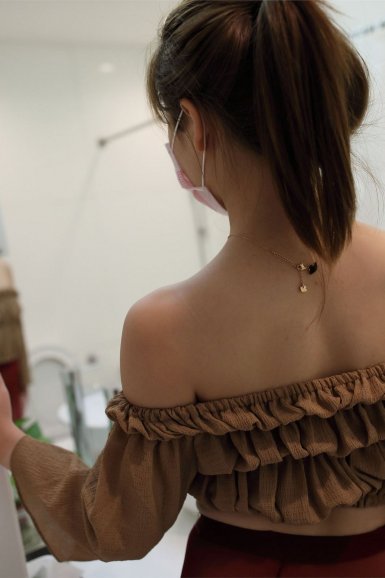 牛仔裤修身又显瘦 穿牛仔让你增添几分甜美气质!-8868体育平台(图1) 8868体育